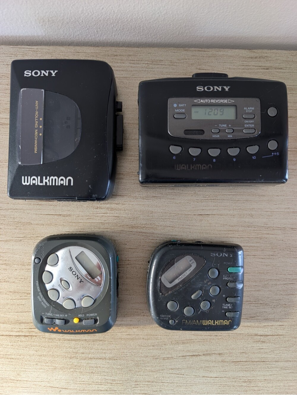 Vintage Sony Walkman Lot Of 2 Cassette Players And 2 AM/FM Radios
